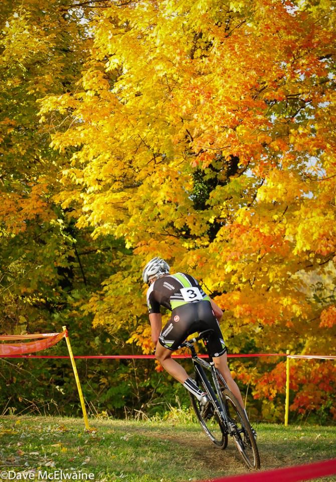 Ryan Trebon (Cannondale/ Cyclocrossworld.com) with a gap on Tim Johnson