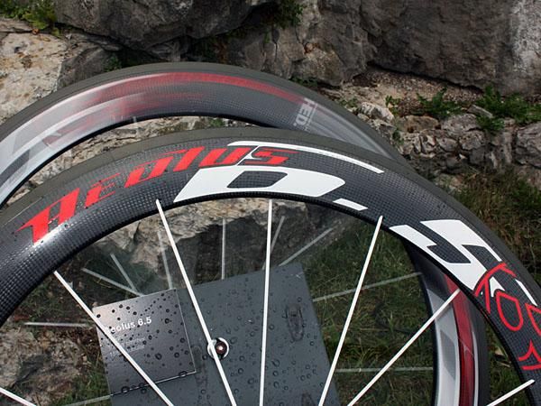 Like all of the all-carbon Aeolus wheels, the 65mm-deep Aeolus 6.5 is based on the Race XXX Lite rim but with an aerodynamic cap bonded on top.