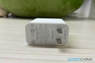 Realme 200W charger