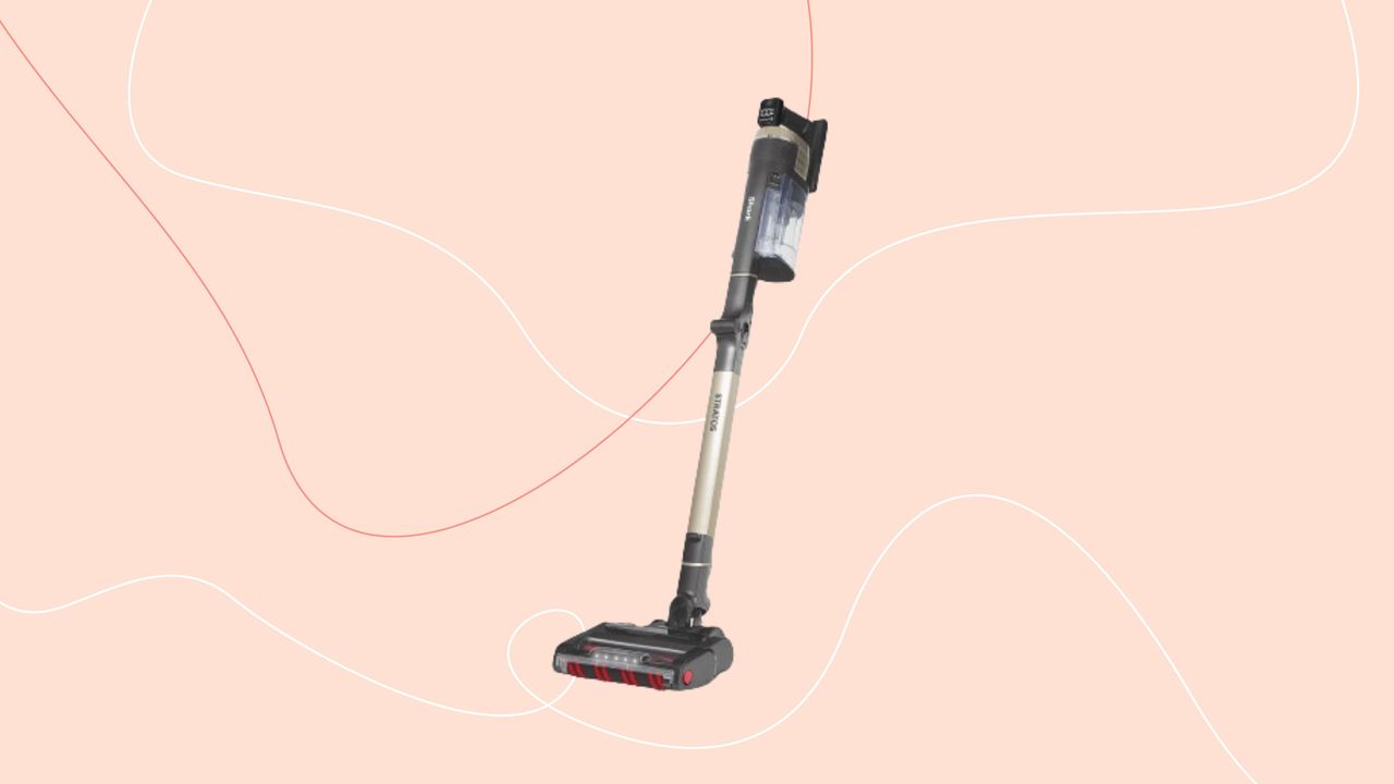 Shark Stratos IZ420UKT cordless vacuum cleaner on pink background