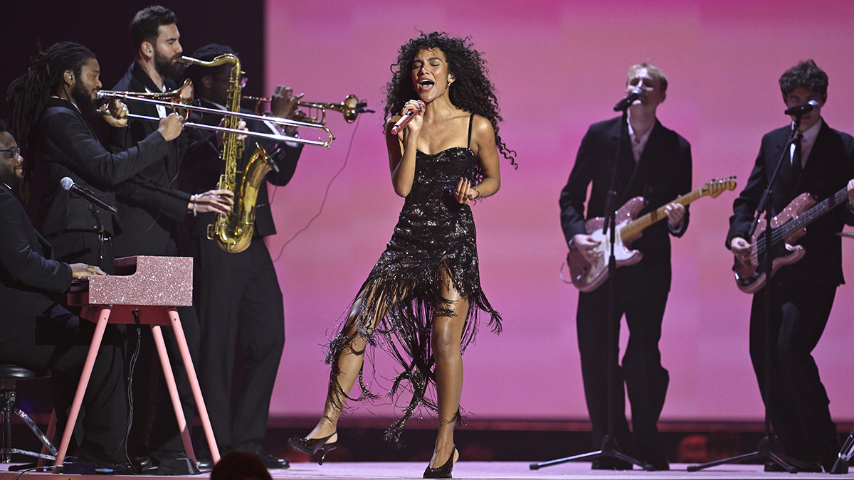 MANCHESTER, ENGLAND - FEBRUARY 28: (EDITORIAL USE ONLY) Olivia Dean performs 'Man I Need' on stage during The BRIT Awards 2026 at Co-op Live on February 28, 2026 in Manchester, England. (Photo by Gareth Cattermole/Getty Images)