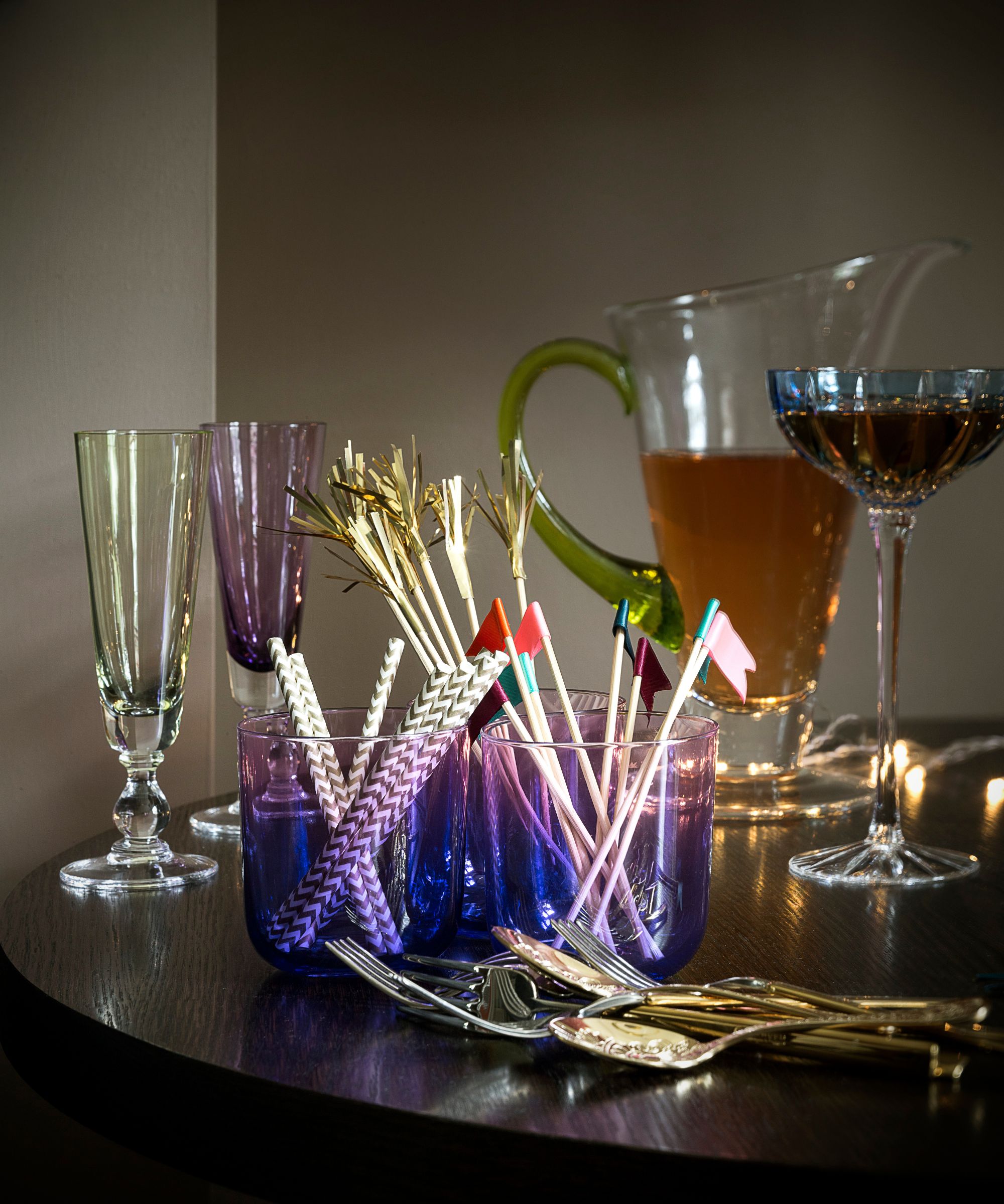Cocktail glasses and decorations on a table