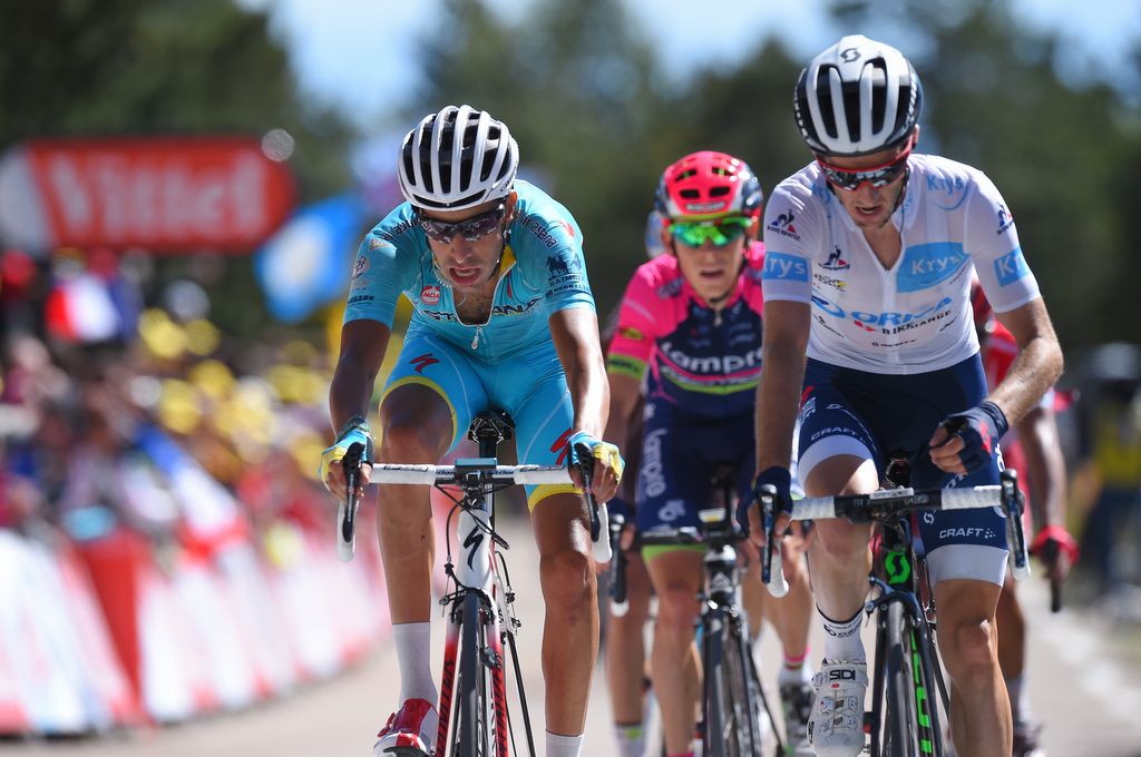 Fabio Aru (Astana) pushes it to the line