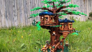 Lego Ideas Tree House 21318 - full model.