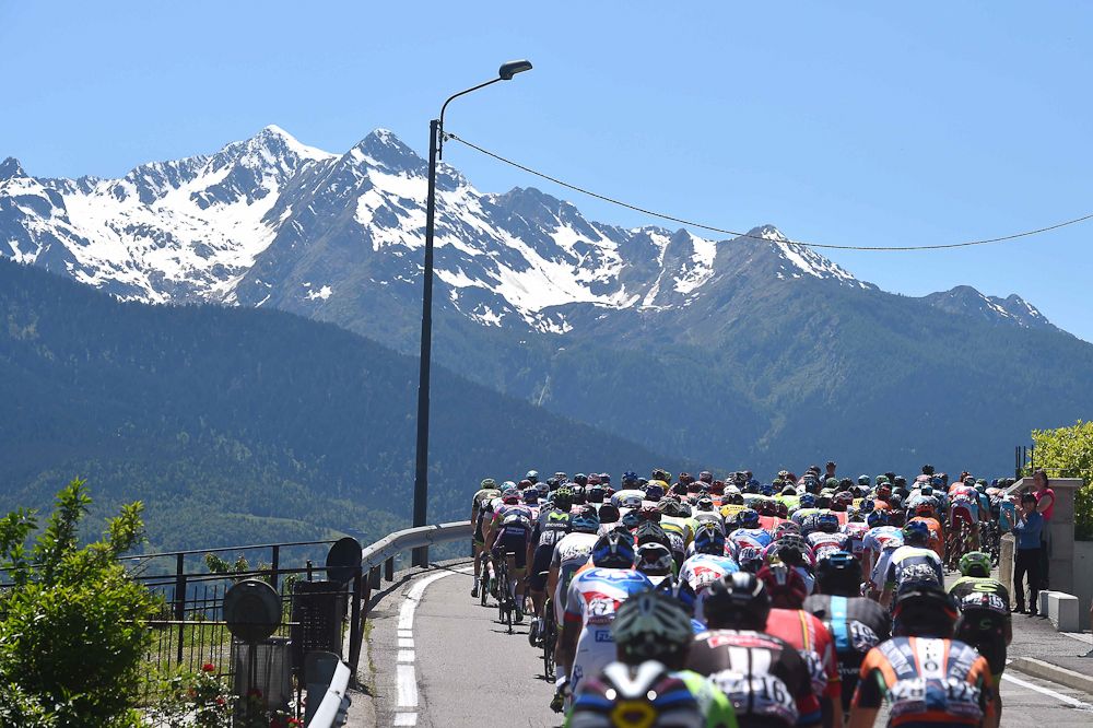 A day for the sprinters as the mountains loom in the distance.