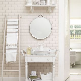 bathroom with mirror and ladder