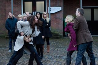 Leanne confronts a dangerously drunk Carla (VIDEO)