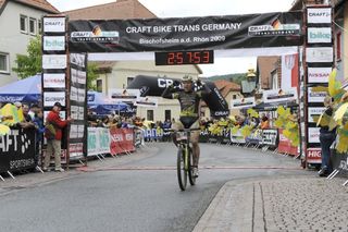 Hannes Genze wins stage two