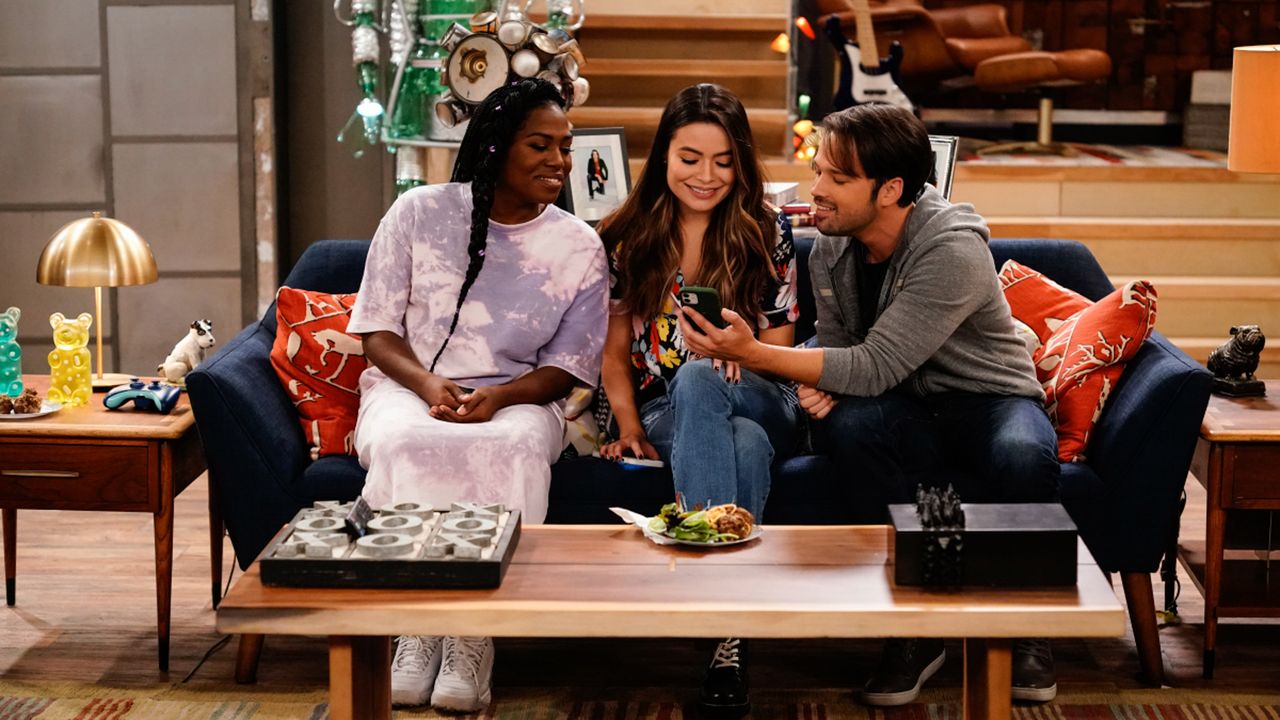 Laci Mosley as Harper, Miranda Cosgrove as Carly and Nathan Kress as Freddie in "iCarly" on Paramount Plus.