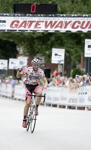 Sean Mazich wins the men's race