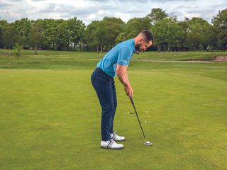 James Jankowski demonstrating a putting drill for reading break with tees