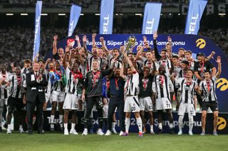 ISTANBUL, TURKEY - AUGUST 3: Besiktas players celebrate lifting the Turkish Super Cup Trophy after winning the Turkish Super League match between Galatasaray and Besiktas at Ataturk Olympic Stadium on August 3, 2024 in Istanbul, Turkey. (Photo by Ahmad Mora/Getty Images)