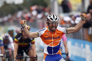 Oscar Freire takes his third Milan-San Remo title.