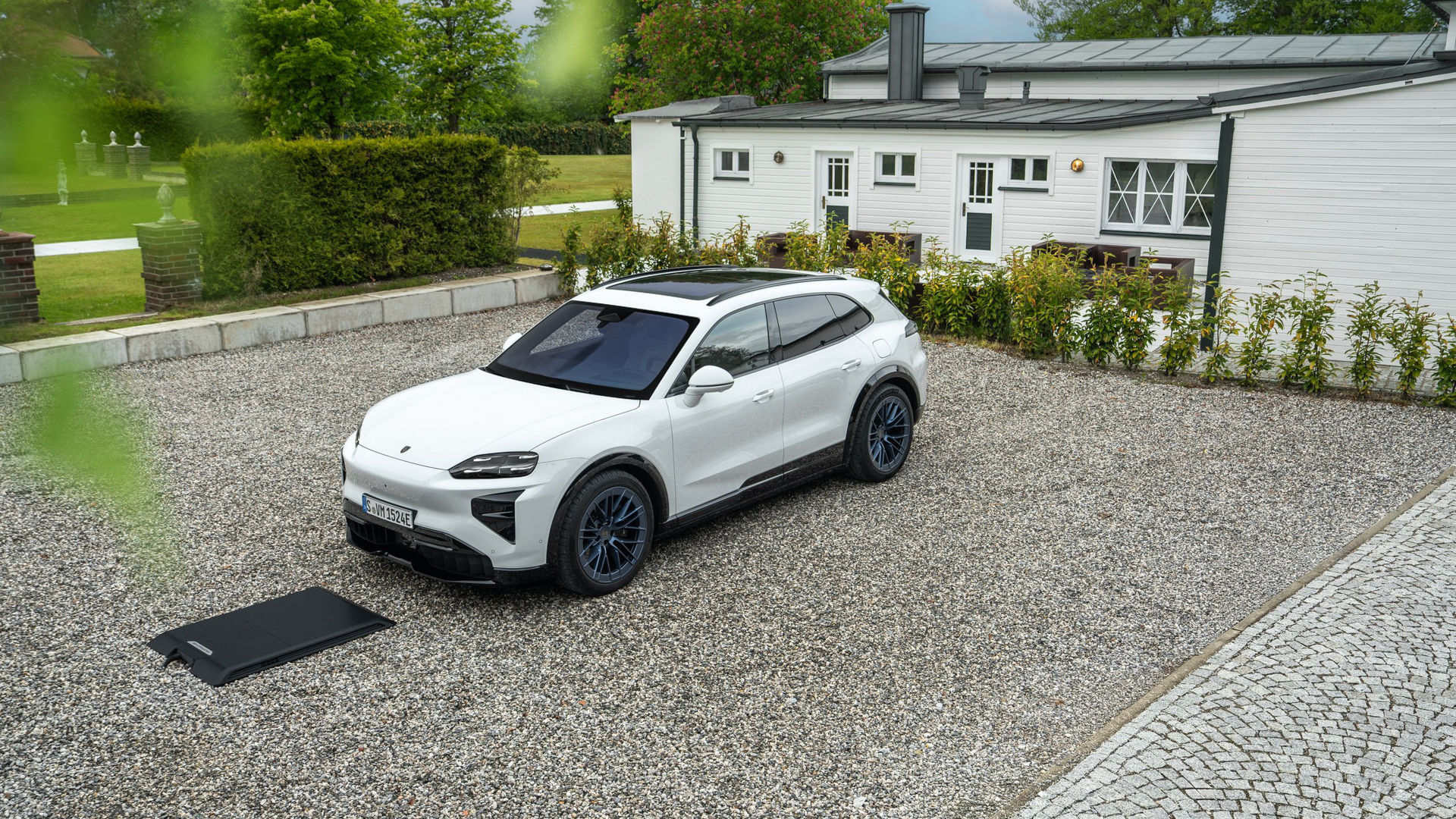 Porsche Cayenne wireless charger