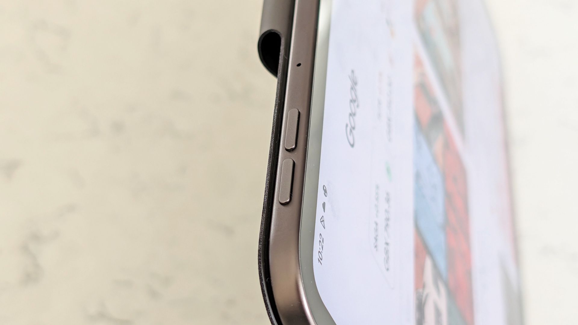 Volume keys on the edge of the Oppo Pad 5 Pro