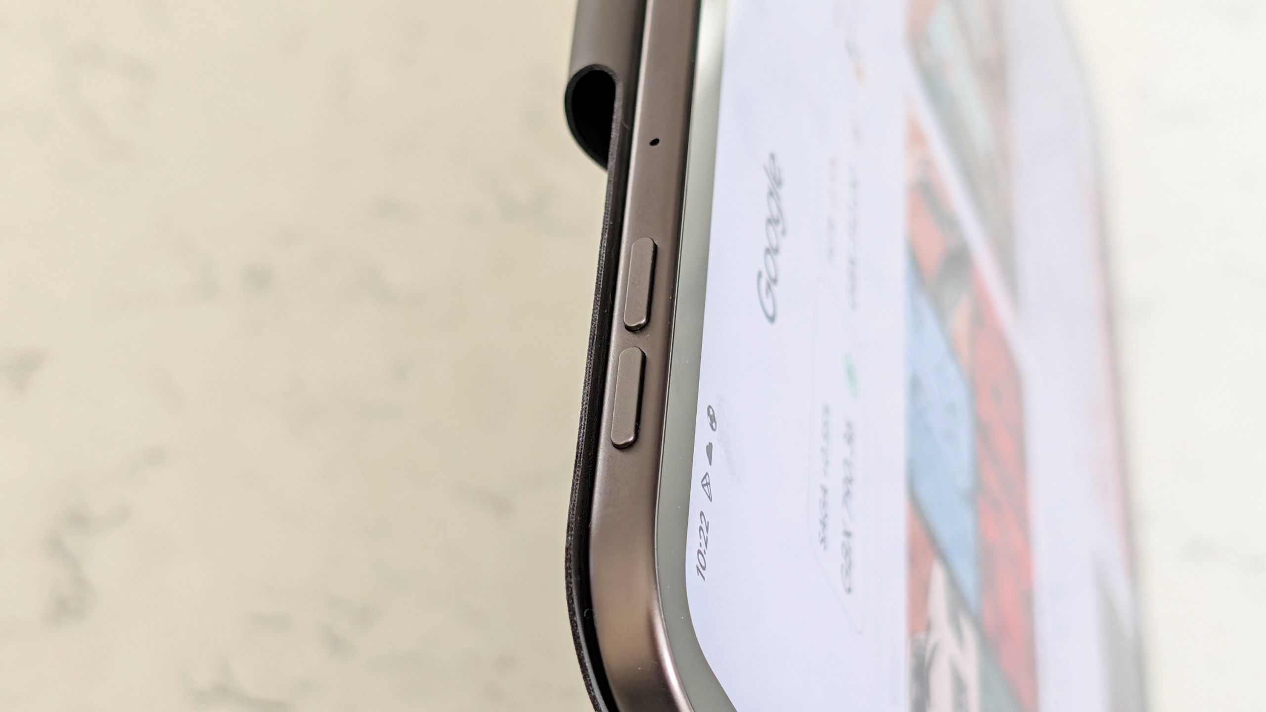 Volume keys on the edge of the Oppo Pad 5 Pro
