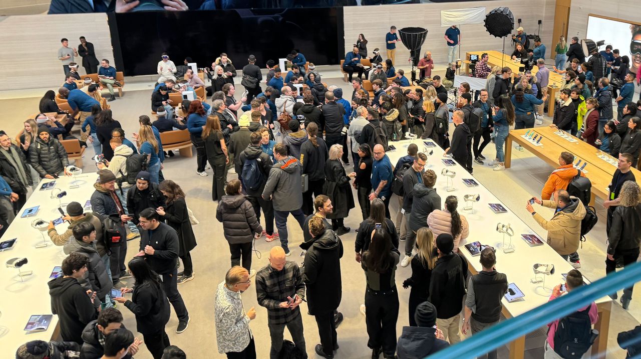 Apple Vision Pro store launch