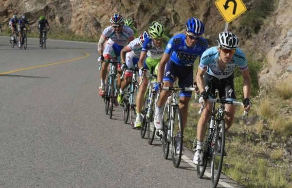 Leipheimer does his best to trouble Contador