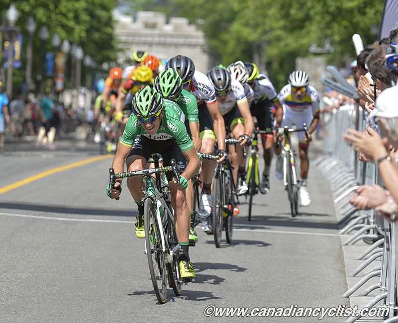 Caja Rural leads the field through the start/finish for the last lap.