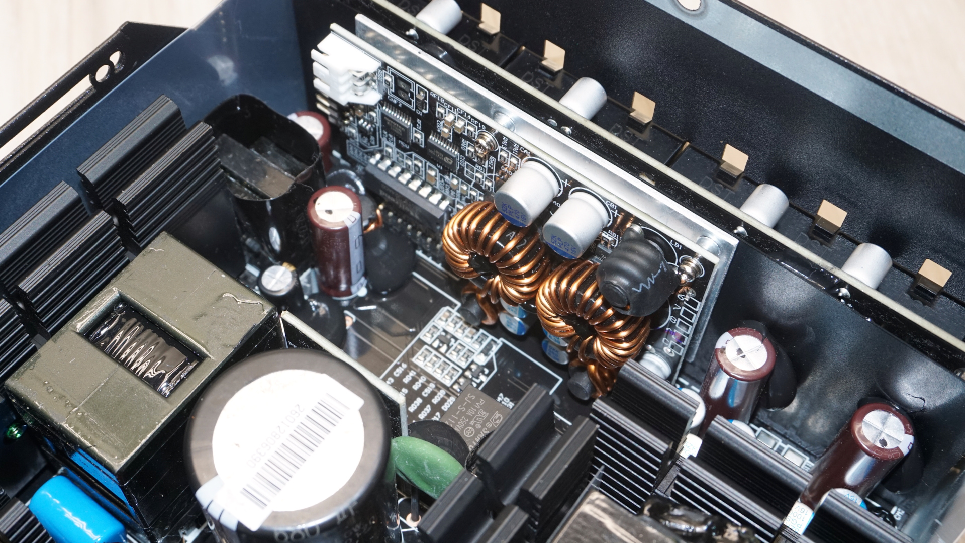 GIGABYTE 1000GM PG5 1000W