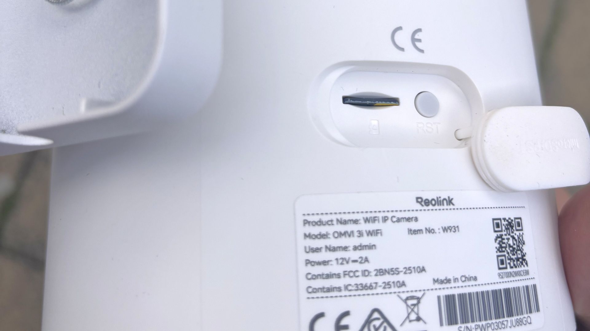 Reolink Omvi 3i security camera socket