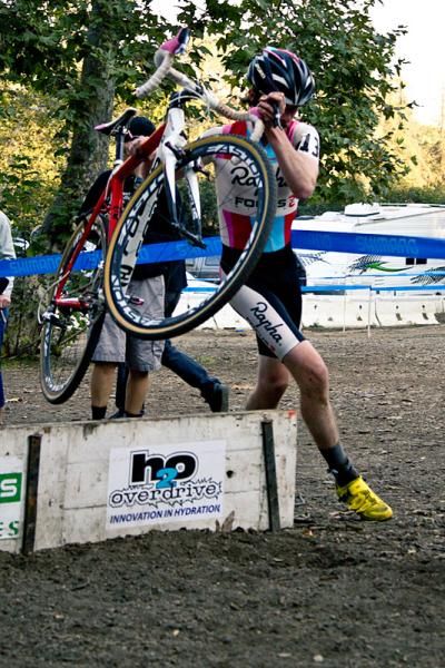 Chris Jones (Rapha - Focus) runs the barriers.