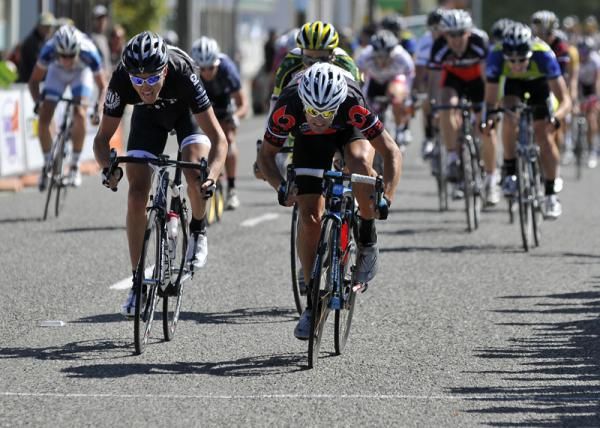 Greg Henderson (Calder Stewart-Bikenz National) beats Mike Northey (Pure Black Racing).