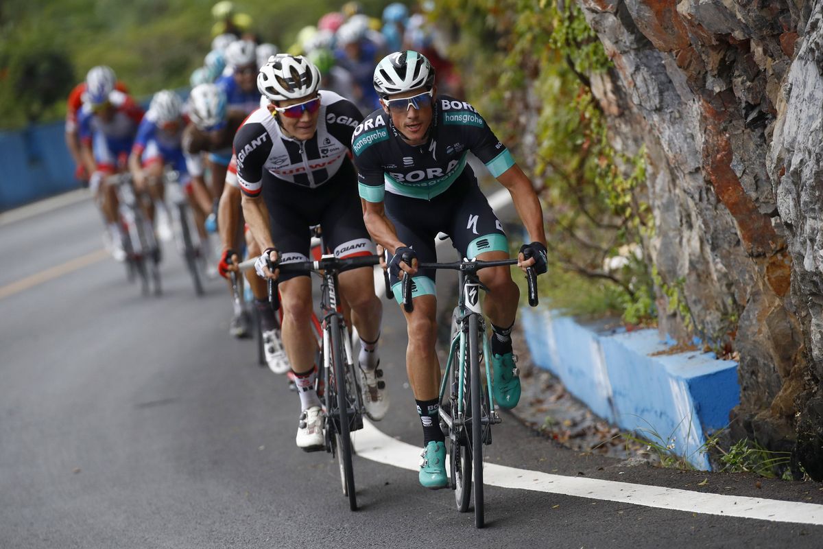 Pete Kennaugh (Bora-Hansgrohe) goes on the attack