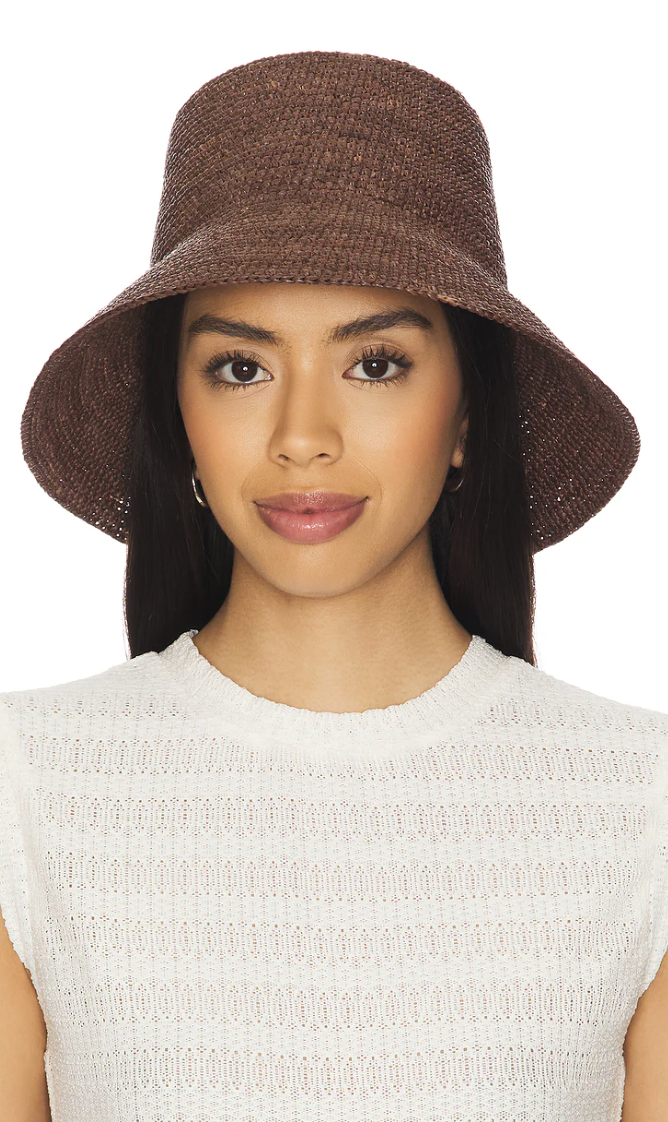 Janessa Leone, Felix Hat