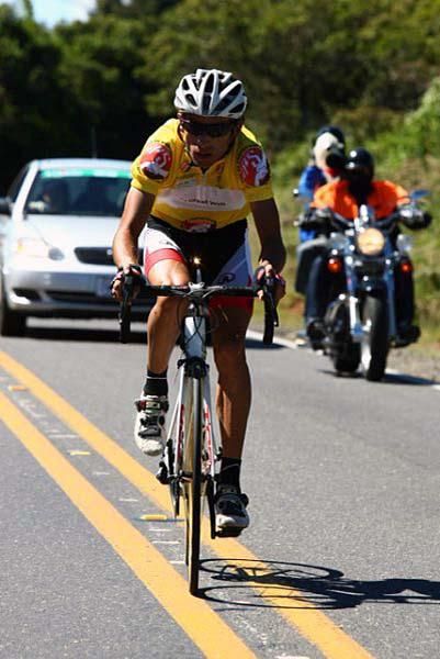 Janier Acevedo (Greatwall-Indeportes Antioquia) powers his way along.