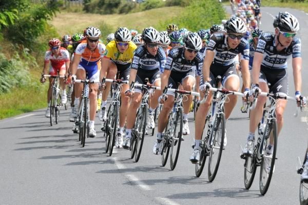 Race leader Gustav Larsson is tucked in behind his Saxo Bank teammates.