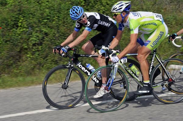 Thomas Peterson (Garmin-Cervelo) and Cameron Wurf (Liquigas - Cannondale) have a chat in the break.