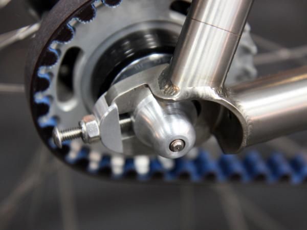 This Vertigo titanium singlespeed frame was also fitted with a trick rear skewer of the company's own design, featuring built-in tension adjusters.