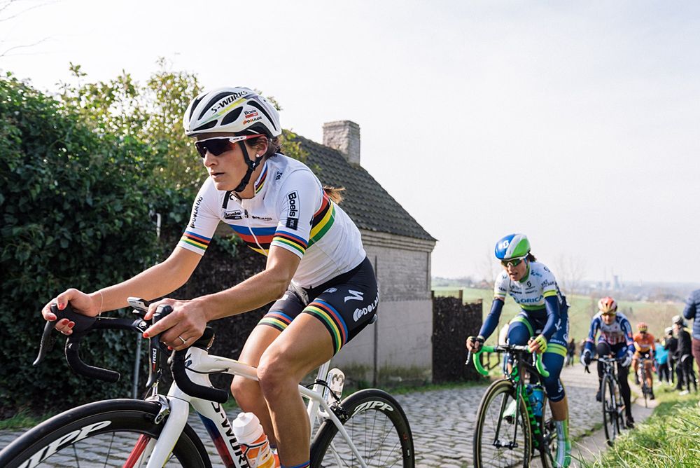 Lizzie Armitstead well positioned at the top of Paterberg - 2016 Omloop het Nieuwsblad - Elite Women
