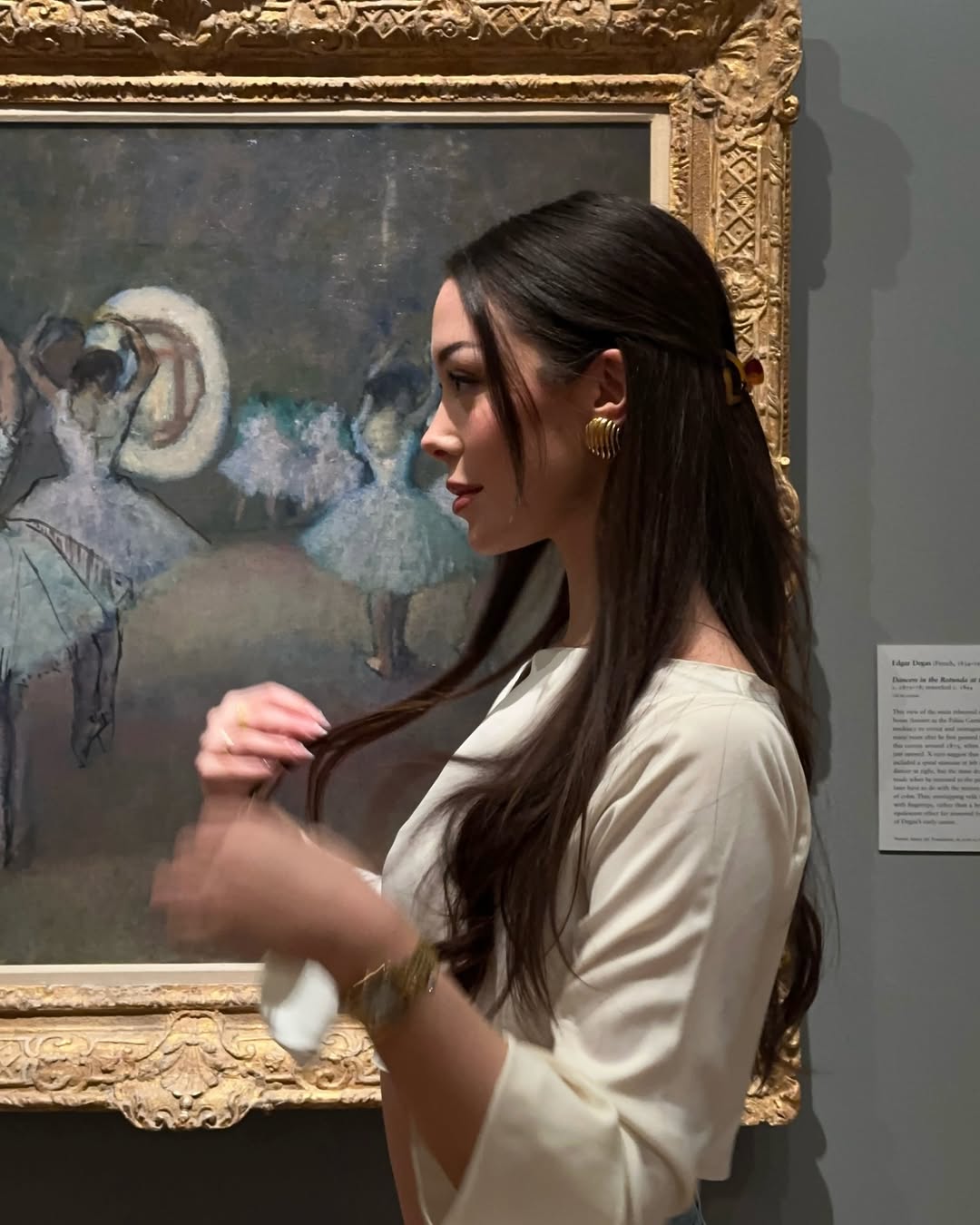 Woman at a museum with a claw clip in her hair.