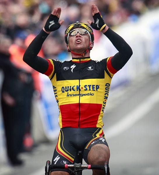 Devolder used the ramp of the Eikenmolen to make his winning move and thoroughly enjoyed celebrating on the finish line.