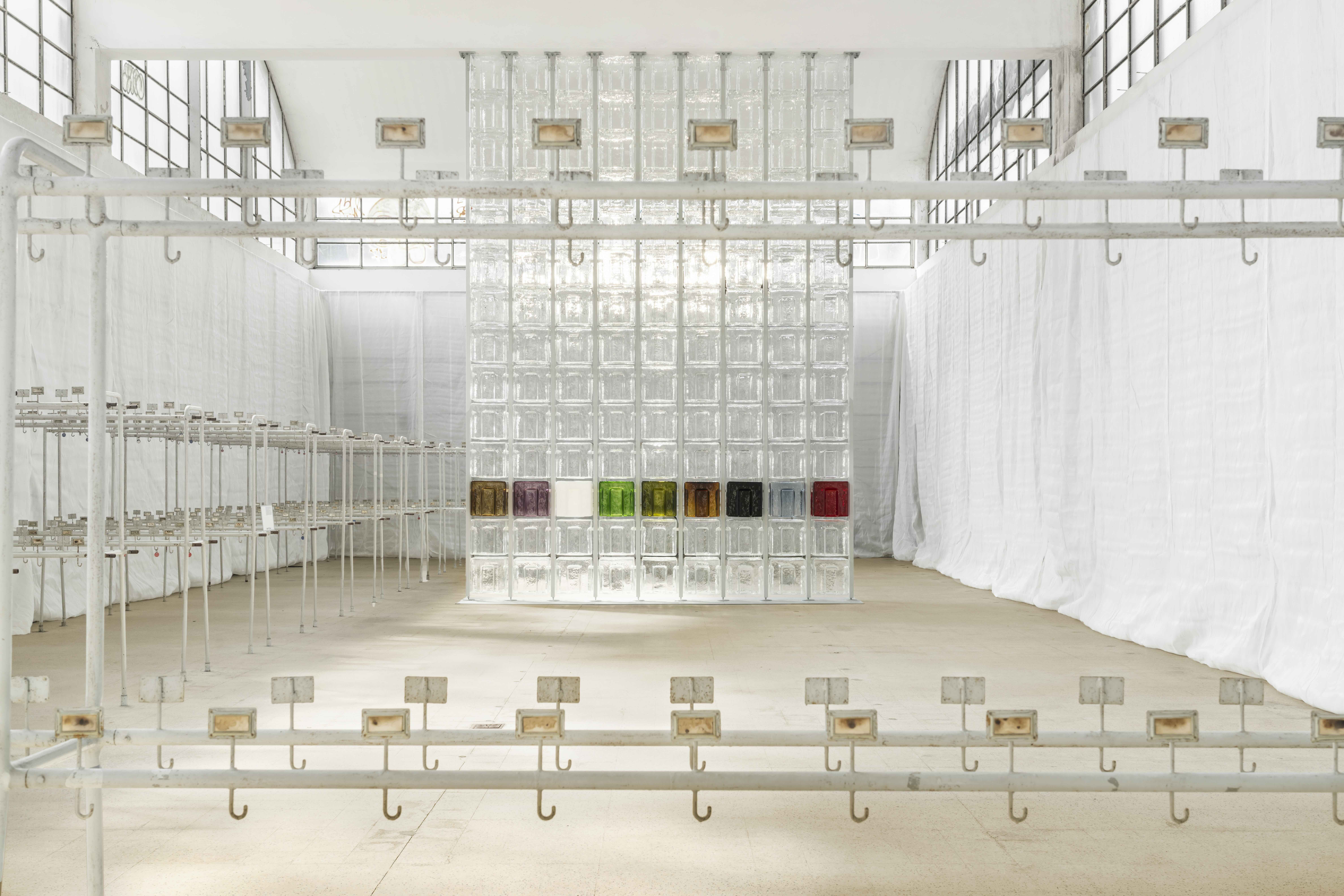 Glass installation in swimming pool changing rooms