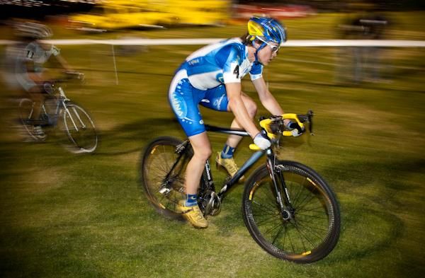 Georgia Gould (Luna Chix) and Kelli Emmett (Giant Bicycles) had a hard-fought battle for the final podium spot.