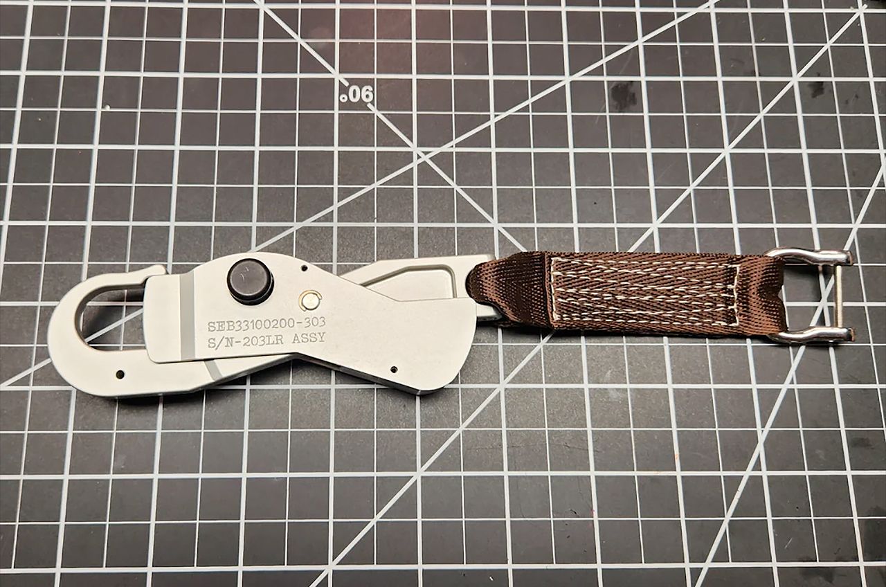 Apollo 'hook-up:' New keychain replicates carabiner used on the moon ...