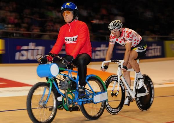 Alex Rasmussen during the first derny.