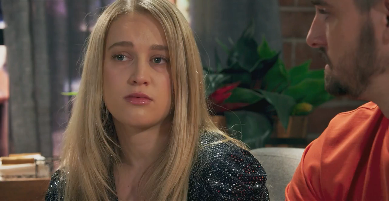 Neighbours spoilers: Roxy Willis calls the wedding OFF! | What to Watch