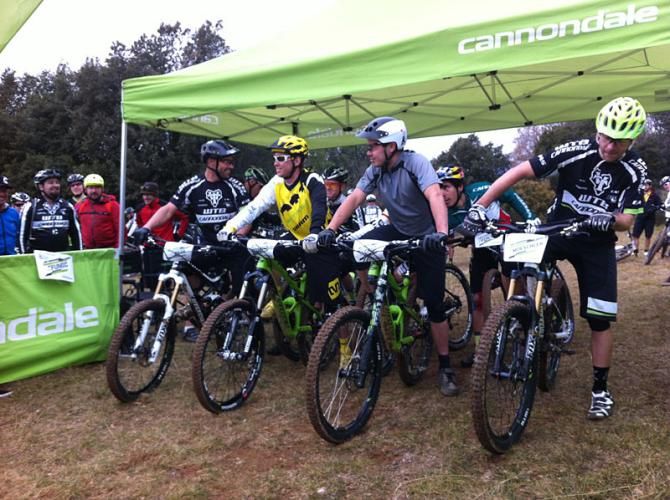 The Cannondale Factory Racing enduro team riders got a two-minute head start in the MTB cross country team relay