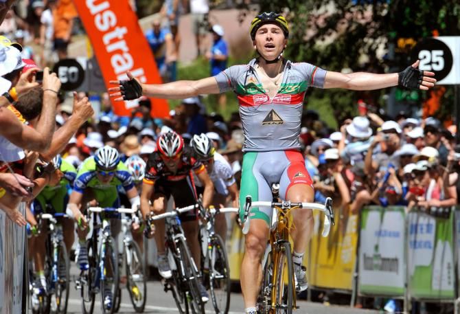 Manuel Cardoso wins in one of the ugliest cycling jerseys ever een