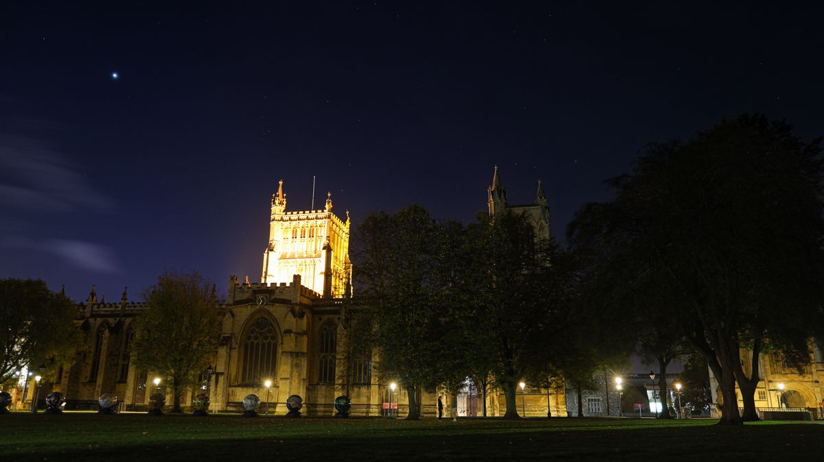 Sample image of the stars above an abbey