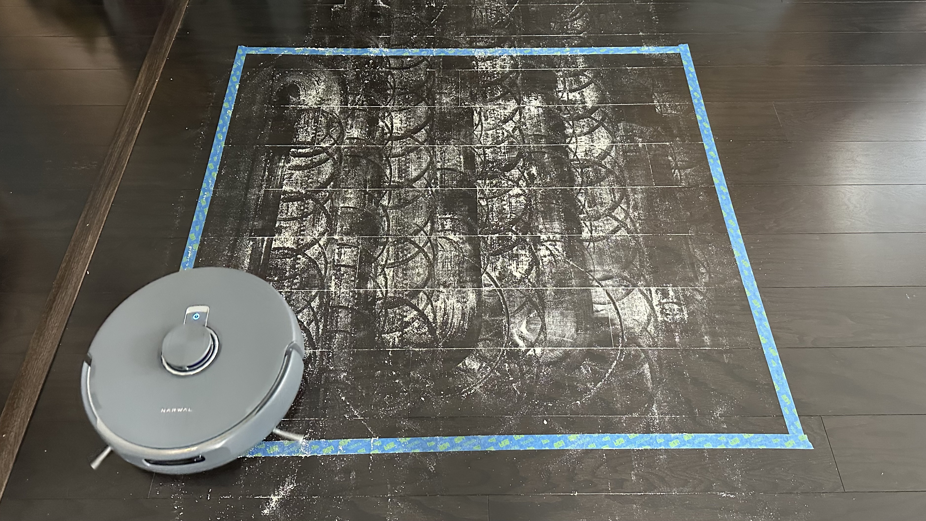 Second vacuum run during fine particle debris test on hard flooring