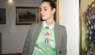 Lenzini poses with the Italy shirt