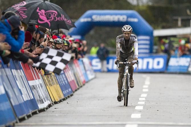 Niels Albert finishes up.