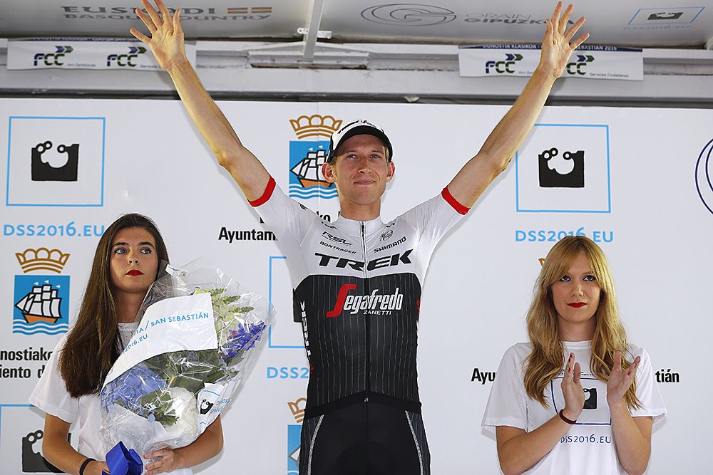 Bauke Mollema (Trek-Segafredo) raises his arms in victory at Clasica San Sebastian