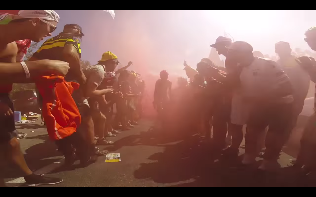 Fans set off flares on the slopes of l'Alpe d'Huez