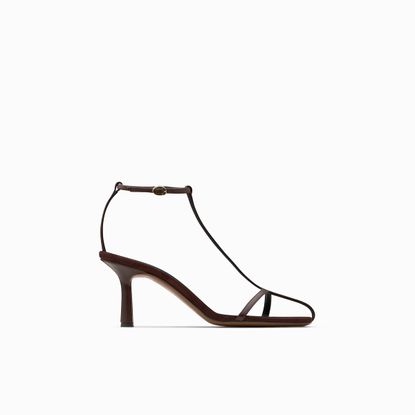 CLOSED SANDAL WITH T-BAR STRAP